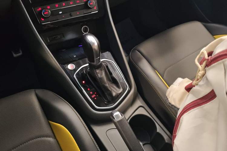 Used Jetta VS5 2019 280TSI Automatic Glory Edition Gear Lever