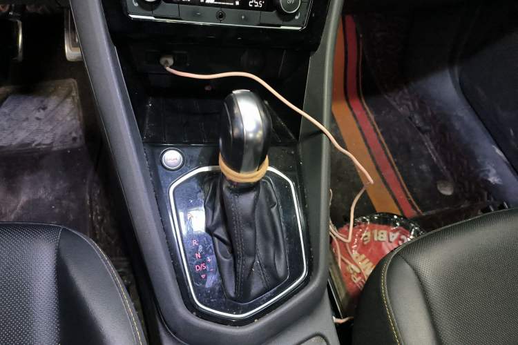 Used Jetta VS5 2019 280TSI Automatic Glory Edition Gear Lever