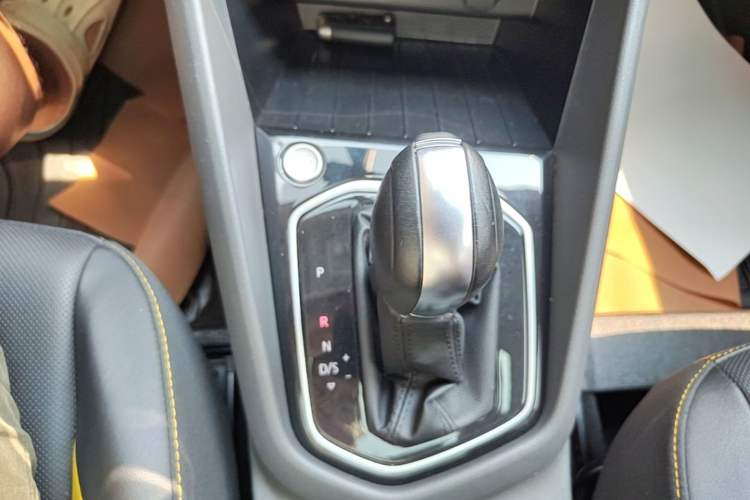 Used Jetta VS5 2019 280TSI Automatic Glory Edition Gear Lever