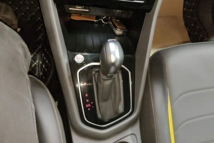 Used Jetta VS5 2019 280TSI Automatic Glory Edition Gear Lever