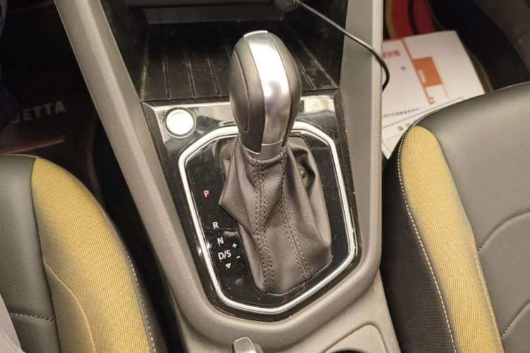 Used Jetta VS5 2019 280TSI Automatic Enjoyment Model Gear Lever