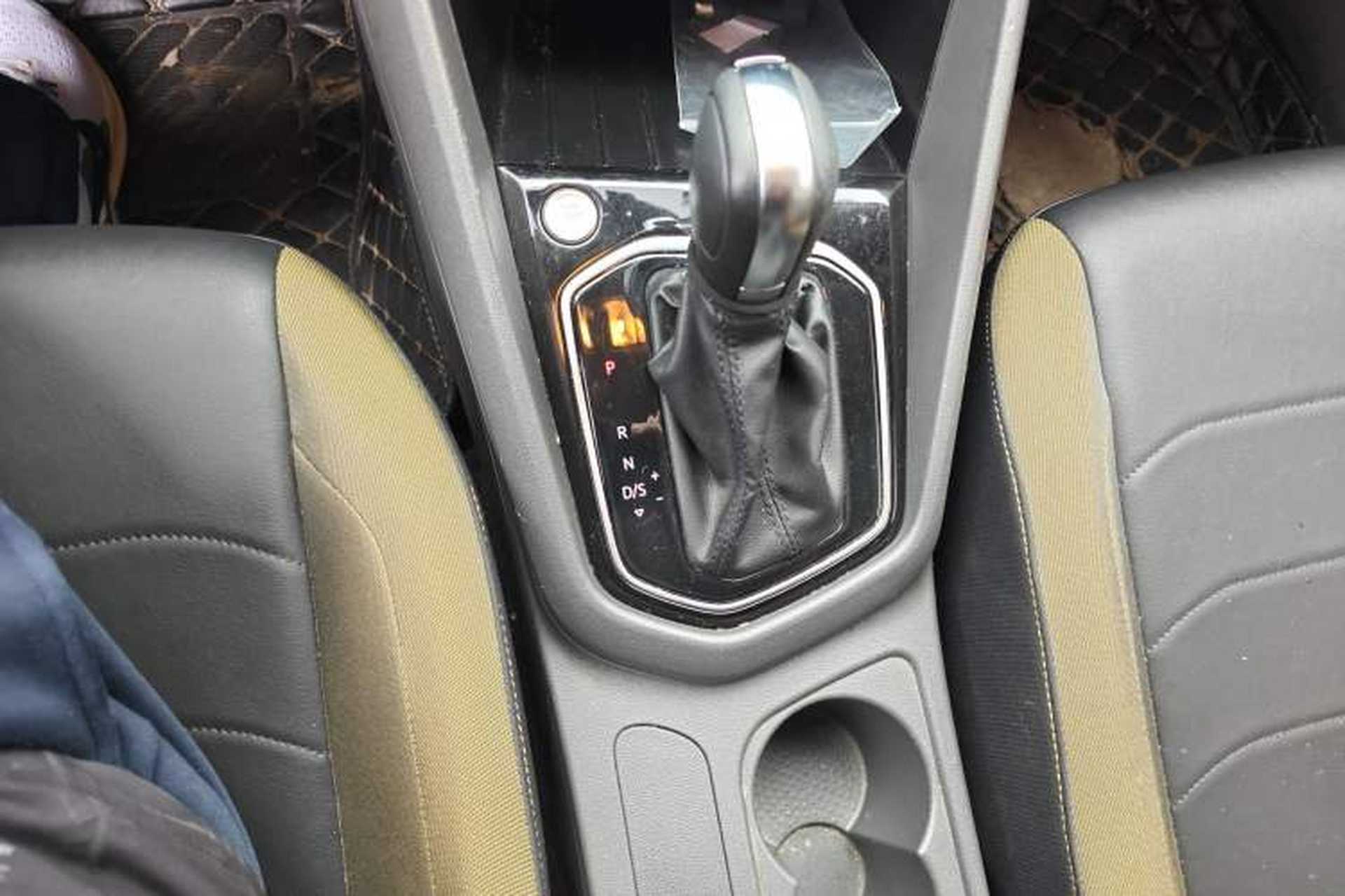 Used Jetta VS5 2019 280TSI Automatic Enjoyment Model Gear Lever