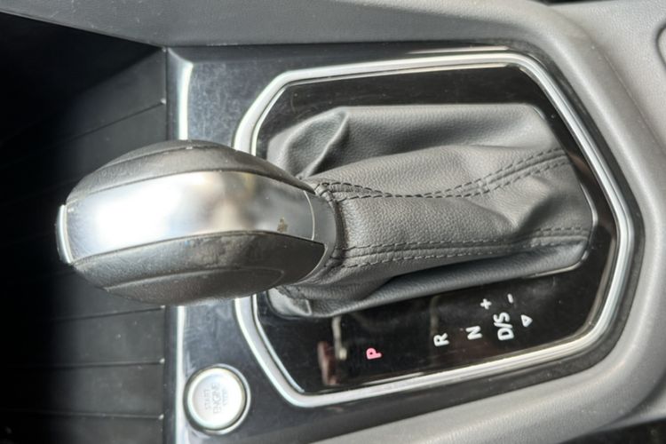 Used Jetta VS5 2019 280TSI Automatic Enjoyment Model Gear Lever