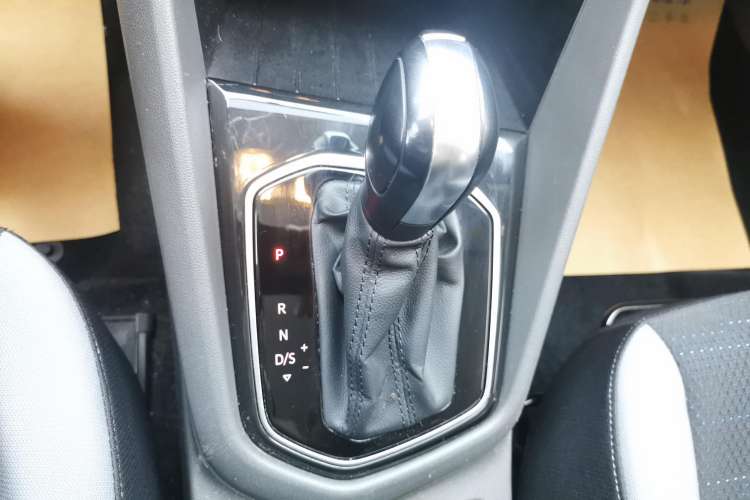 Used Jetta VS5 2019 280TSI Automatic Trend Model Gear Lever