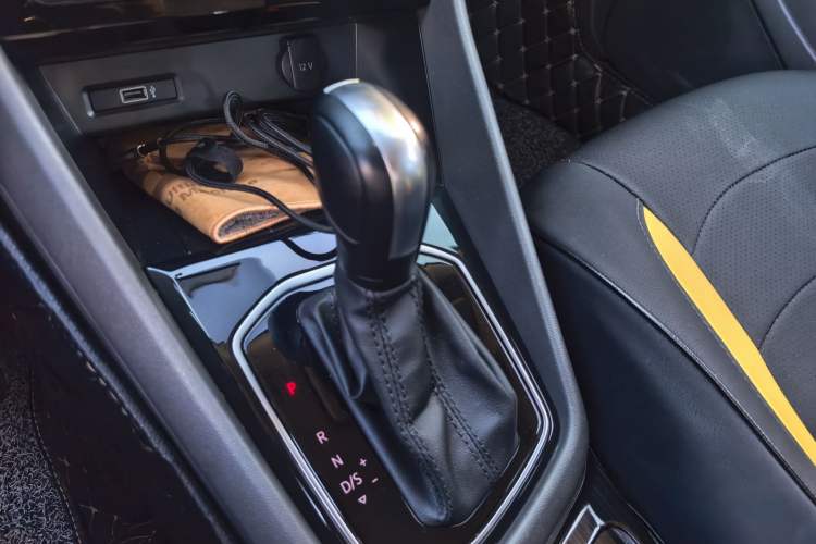Used Jetta VS5 2019 280TSI Automatic Trend Model Gear Lever