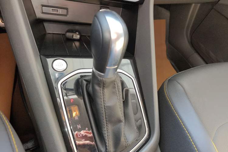 Used Jetta VS5 2019 280TSI Automatic Glory Edition Gear Lever