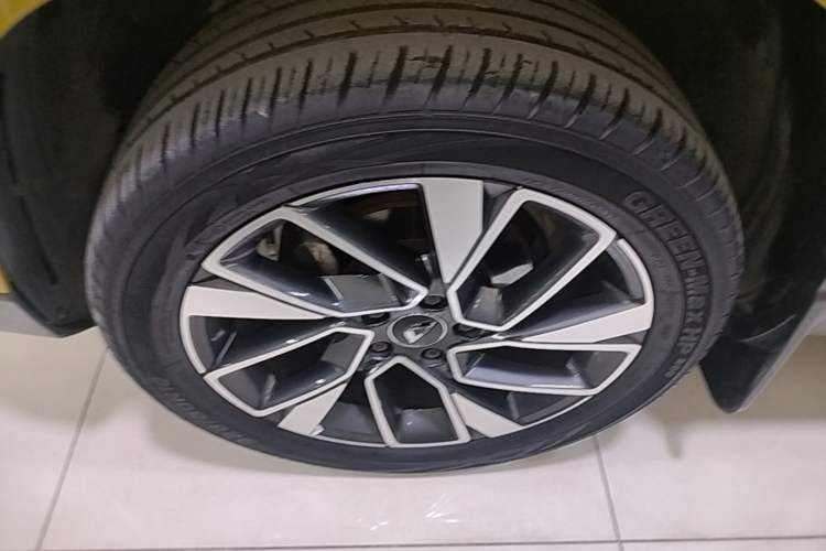 Used Jetta VS5 2019 280TSI Automatic Glory Edition Left Front Wheel Hub