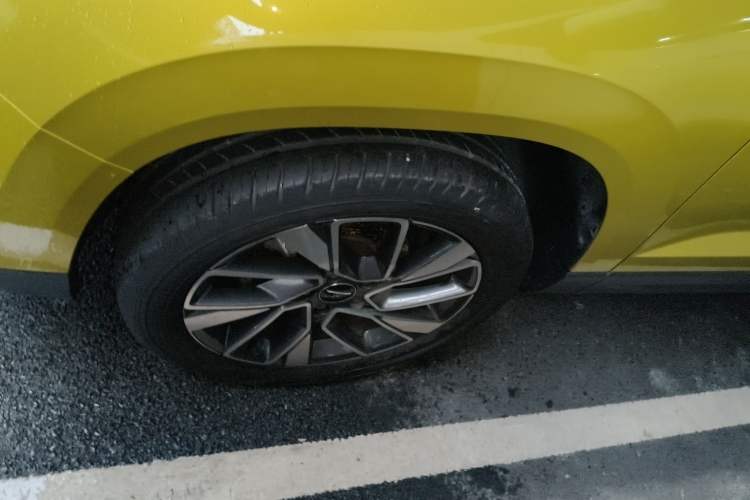 Used Jetta VS5 2019 280TSI Automatic Glory Edition Left Front Wheel Hub