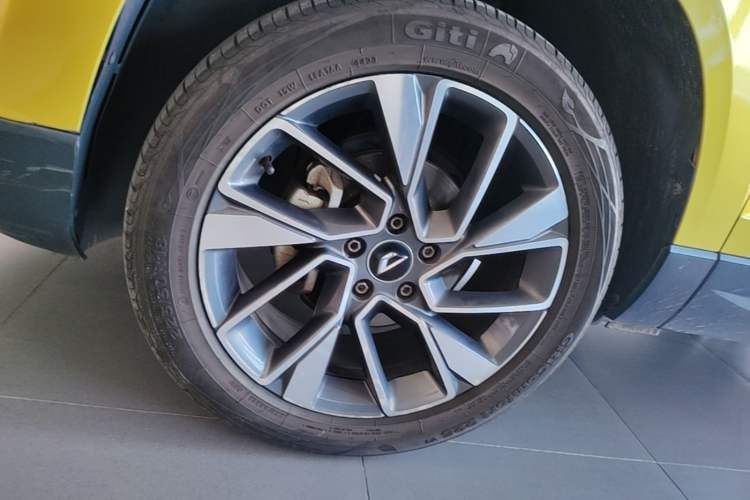 Used Jetta VS5 2019 280TSI Automatic Glory Edition Left Front Wheel Hub