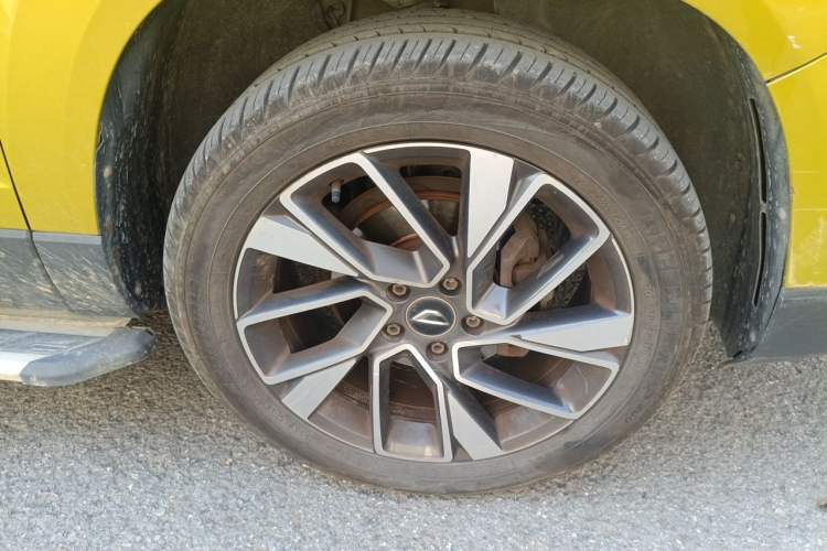 Used Jetta VS5 2019 280TSI Automatic Glory Edition Right Front Wheel Hub