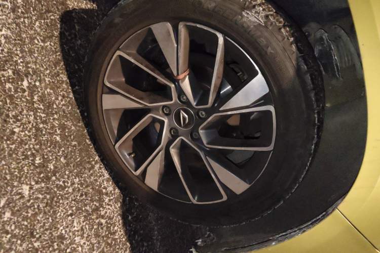 Used Jetta VS5 2019 280TSI Automatic Glory Edition Right Front Wheel Hub