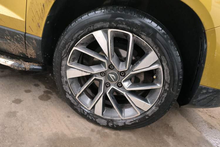 Used Jetta VS5 2019 280TSI Automatic Glory Edition Right Front Wheel Hub