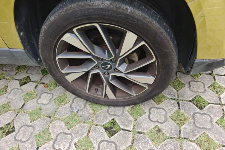 Used Jetta VS5 2019 280TSI Automatic Glory Edition Right Front Wheel Hub