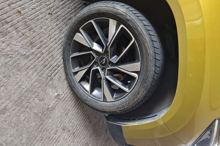 Used Jetta VS5 2019 280TSI Automatic Glory Edition Right Front Wheel Hub