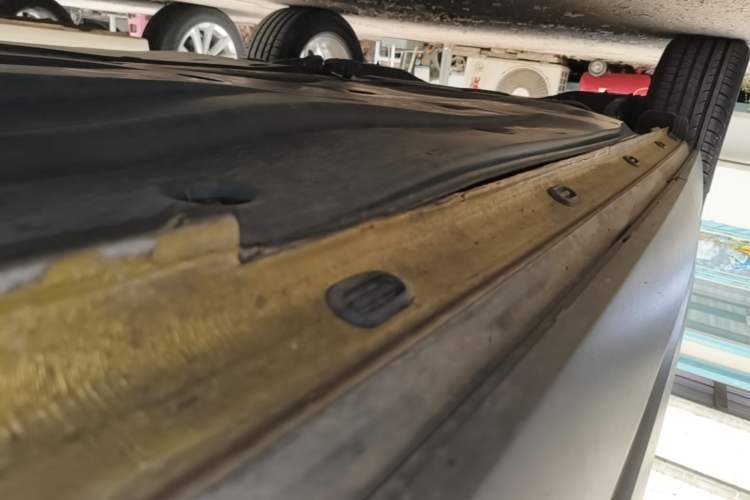 Used Jetta VS5 2019 280TSI Automatic Enjoyment Model Right Side Sill