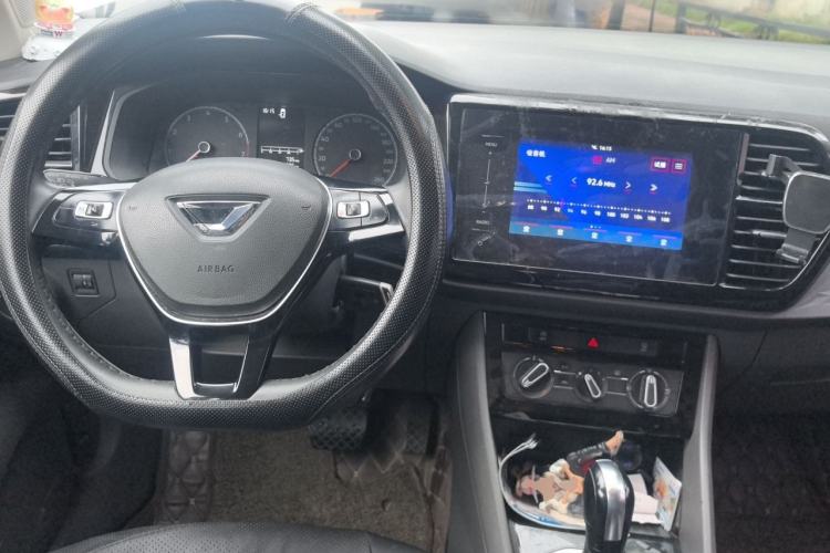 Used Jetta VS5 2020 280TSI Automatic "Thirty and Standing Tall" Edition Center Console