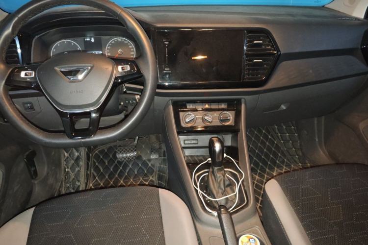 Used Jetta VS5 2020 280TSI Automatic "Thirty and Standing Tall" Edition Center Console