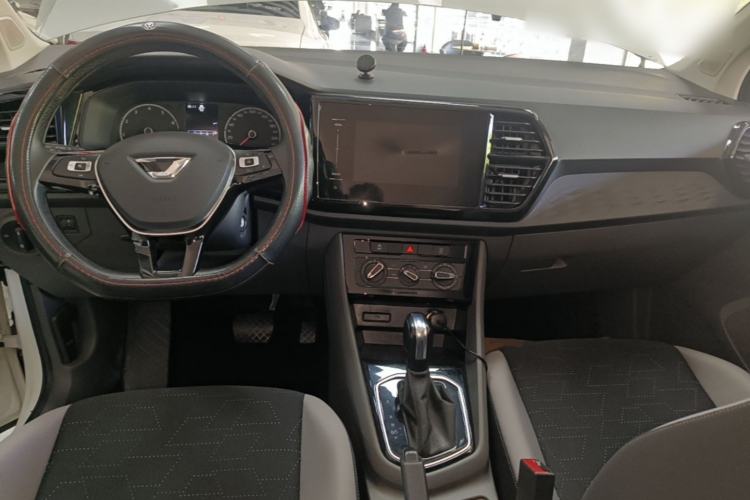Used Jetta VS5 2020 280TSI Automatic "Thirty and Standing Tall" Edition Center Console
