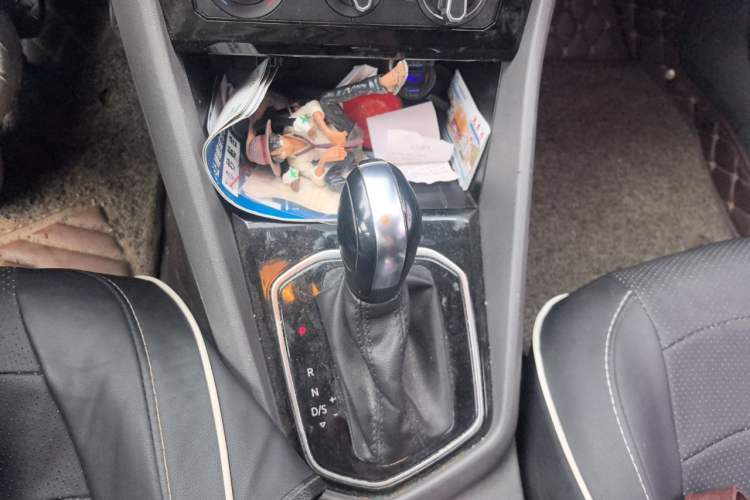 Used Jetta VS5 2020 280TSI Automatic "Thirty and Standing Tall" Edition Gear Lever