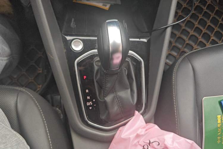 Used Jetta VS5 2020 280TSI Automatic "Thirty and Standing Tall" Edition Gear Lever
