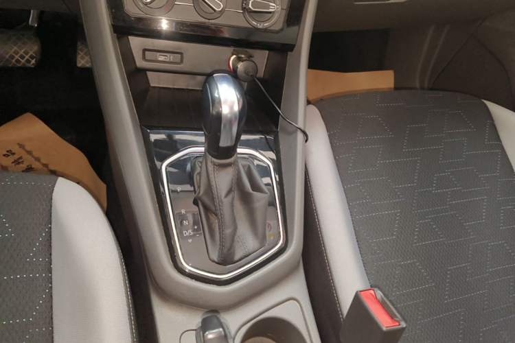 Used Jetta VS5 2020 280TSI Automatic "Thirty and Standing Tall" Edition Gear Lever