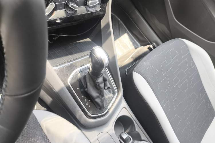 Used Jetta VS5 2020 280TSI Automatic "Thirty and Standing Tall" Edition Interior 4