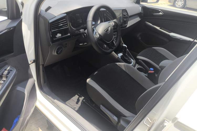 Used Jetta VS5 2020 280TSI Automatic "Thirty and Standing Tall" Edition Interior 5