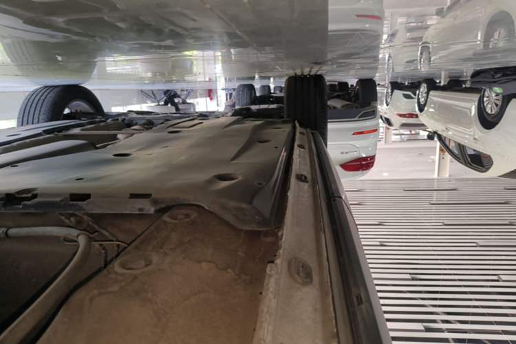 Used Jetta VS5 2020 280TSI Automatic "Thirty and Standing Tall" Edition Left Side Sill
