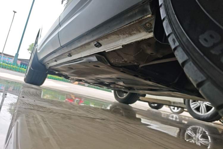 Used Jetta VS5 2020 280TSI Automatic "Thirty and Standing Tall" Edition Left Side Sill