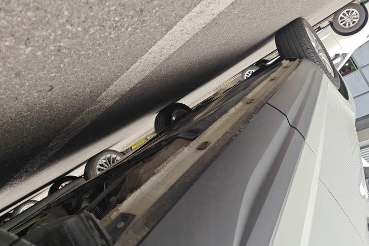 Used Jetta VS5 2020 280TSI Automatic "Thirty and Standing Tall" Edition Left Side Sill