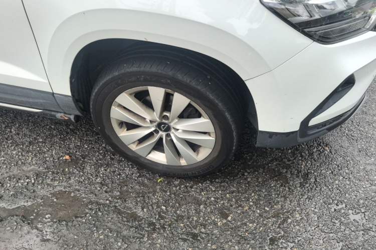 Used Jetta VS5 2020 280TSI Automatic "Thirty and Standing Tall" Edition Right Front Wheel Hub