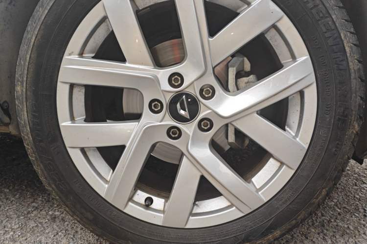 Used Jetta VS5 2020 280TSI Automatic "Thirty and Standing Tall" Edition Right Front Wheel Hub