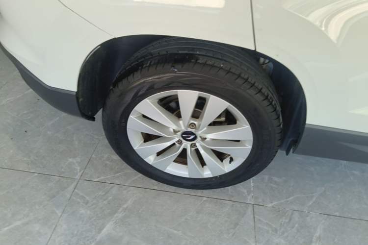 Used Jetta VS5 2020 280TSI Automatic "Thirty and Standing Tall" Edition Right Rear Wheel Hub