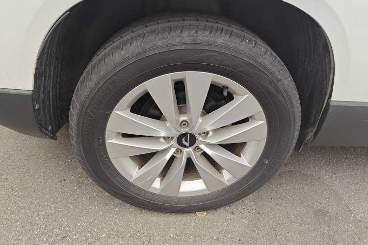 Used Jetta VS5 2020 280TSI Automatic "Thirty and Standing Tall" Edition Right Rear Wheel Hub