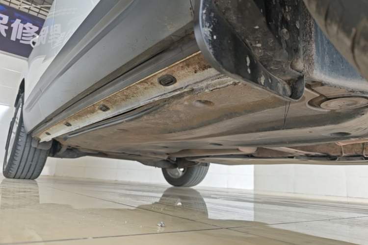 Used Jetta VS5 2020 280TSI Automatic "Thirty and Standing Tall" Edition Right Side Sill