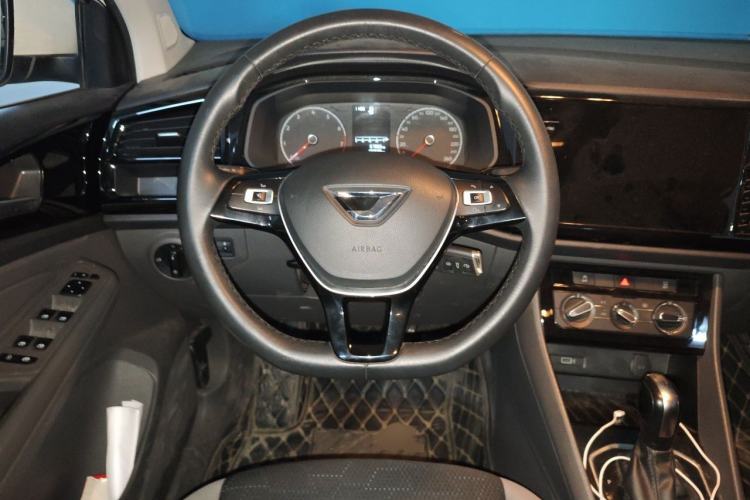 Used Jetta VS5 2020 280TSI Automatic "Thirty and Standing Tall" Edition Steering Wheel