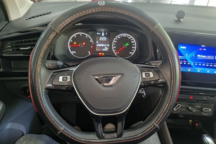 Used Jetta VS5 2020 280TSI Automatic "Thirty and Standing Tall" Edition Steering Wheel