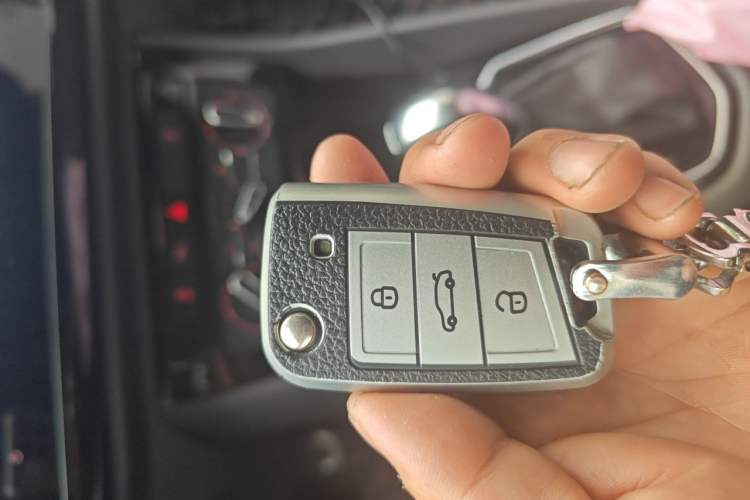 Used Jetta VS5 2020 280TSI Automatic "Thirty and Standing Tall" Edition Vehicle Key