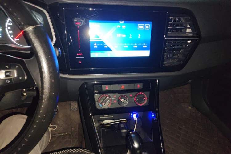 Used Jetta VS5 2021 280TSI Automatic Trend Edition Audio And AC Panel