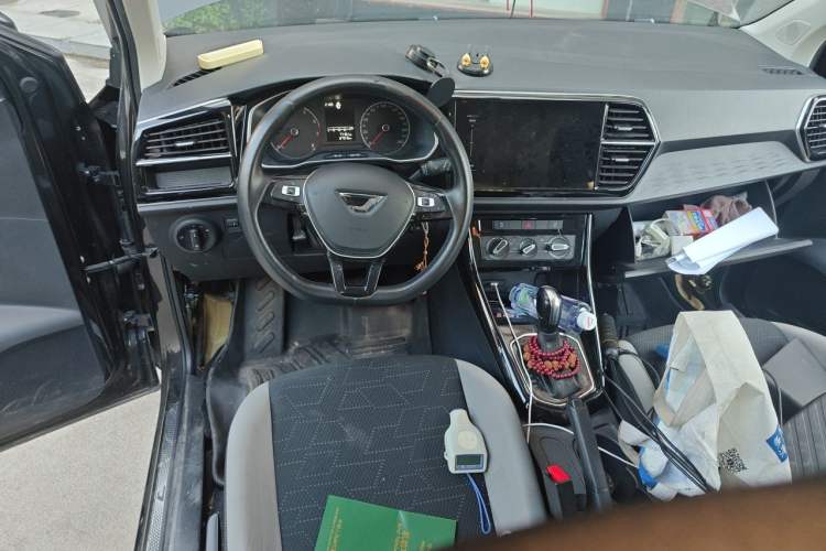 Used Jetta VS5 2021 280TSI Automatic Trend Edition Center Console