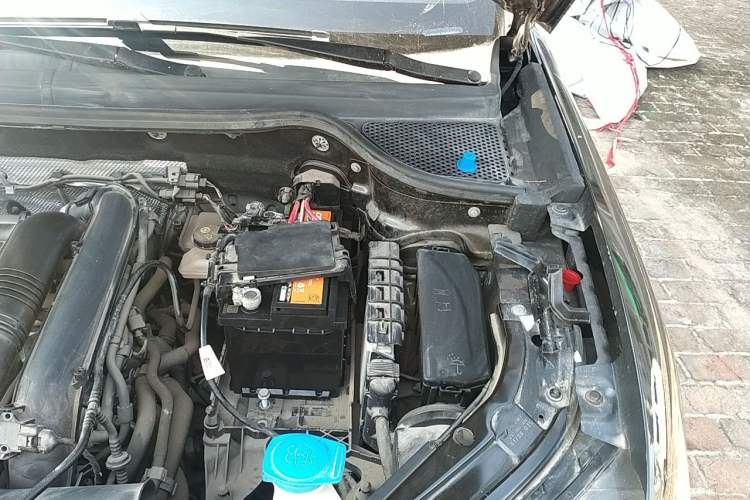 Used Jetta VS5 2021 280TSI Manual Enjoyment Model Engine Bay Left