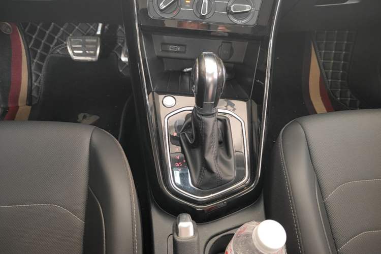 Used Jetta VS5 2021 280TSI Automatic Enjoyment Model Gear Lever