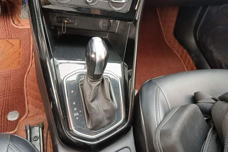Used Jetta VS5 2021 280TSI Automatic Trend Edition Gear Lever