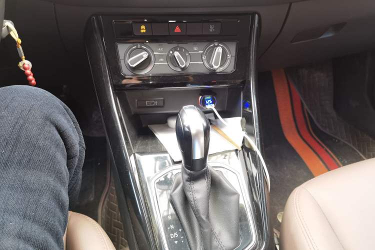 Used Jetta VS5 2021 280TSI Automatic Trend Edition Gear Lever