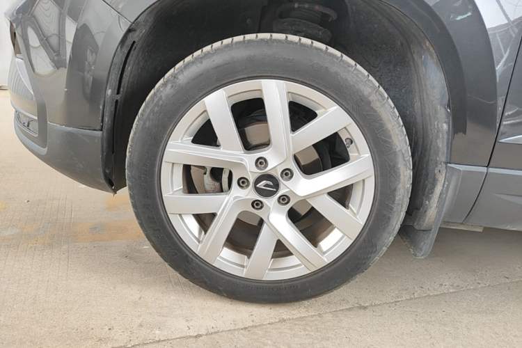 Used Jetta VS5 2021 280TSI Automatic Enjoyment Model Left Front Wheel Hub