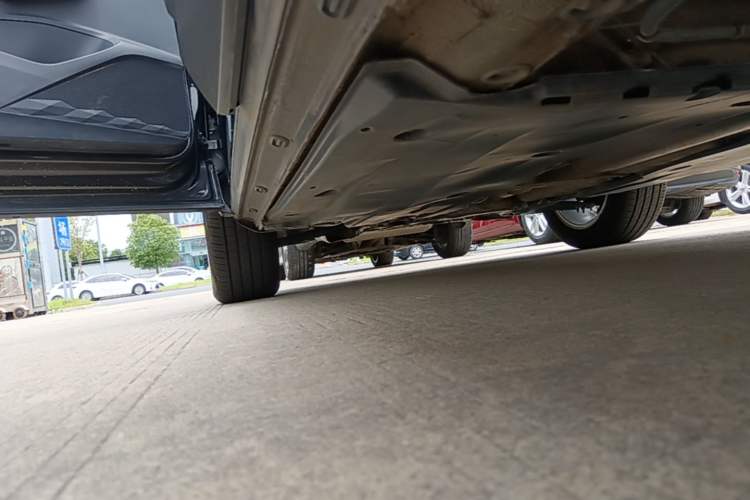 Used Jetta VS5 2021 280TSI Automatic Trend Edition Left Side Sill