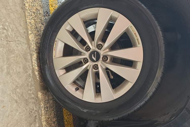 Used Jetta VS5 2021 280TSI Automatic Trend Edition Right Front Wheel Hub