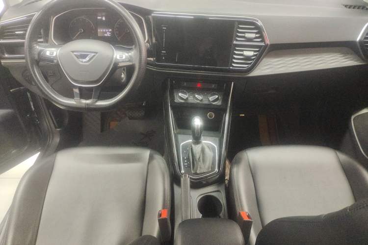 Used Jetta VS5 2021 280TSI Automatic Trend Edition Center Console