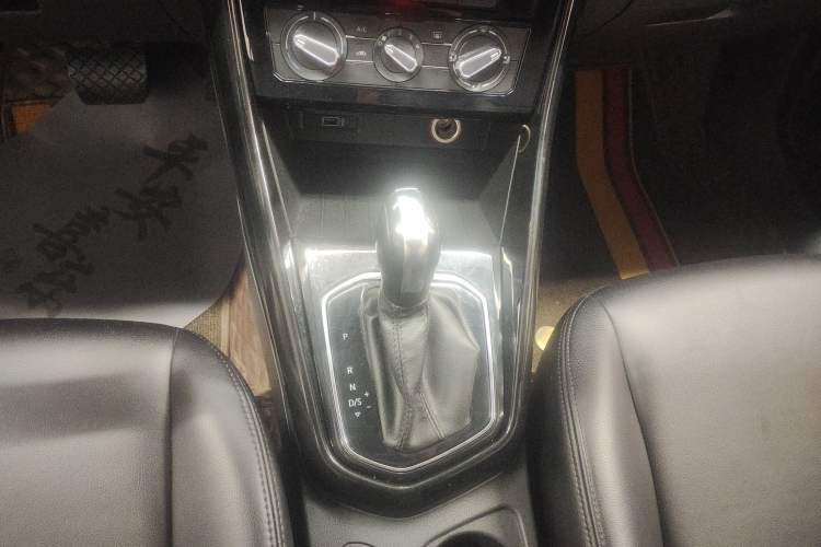 Used Jetta VS5 2021 280TSI Automatic Trend Edition Gear Lever