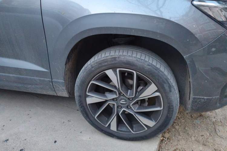 Used Jetta VS5 2021 280TSI Automatic Glory Edition Right Front Wheel Hub